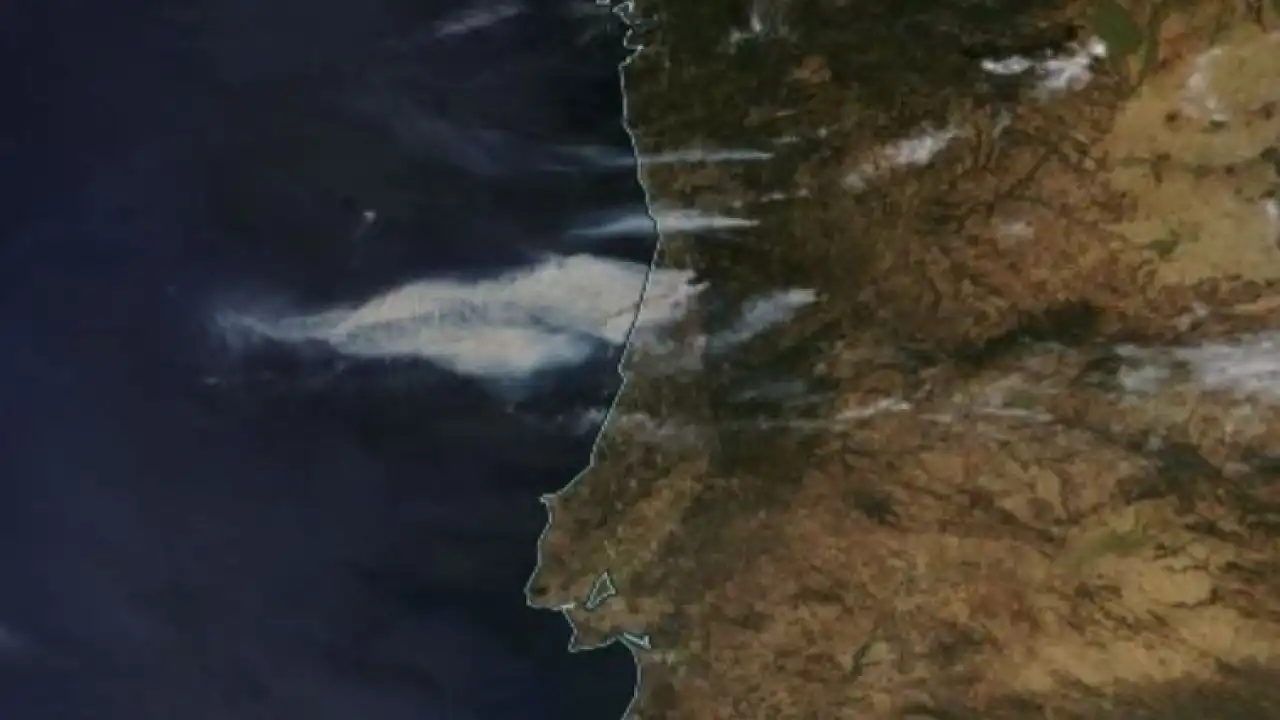 Imagens da NASA mostram nuvem de fumo dos incêndios em Portugal