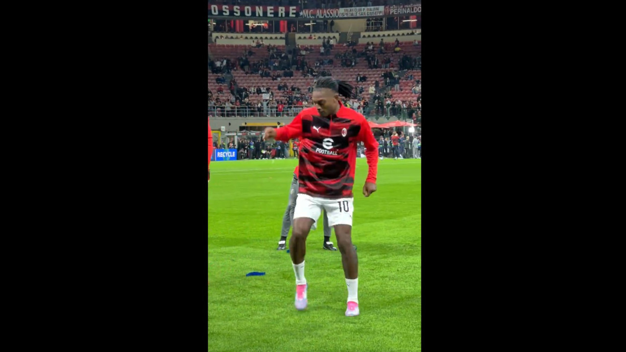 Rafael Leão dá show antes do AC Milan-Liverpool com... uma pastilha