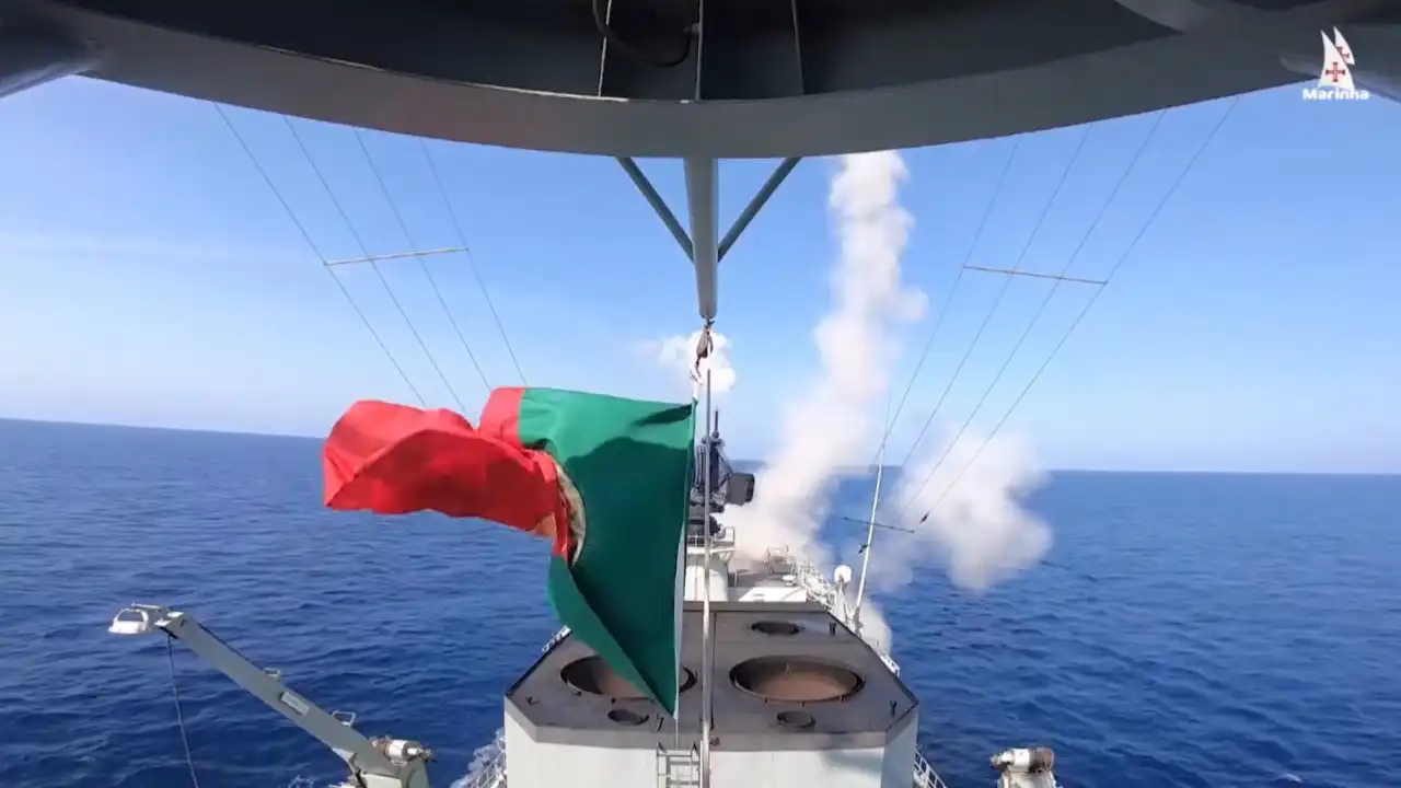 Marinha dispara torpedos e mísseis em exercício internacional. O vídeo