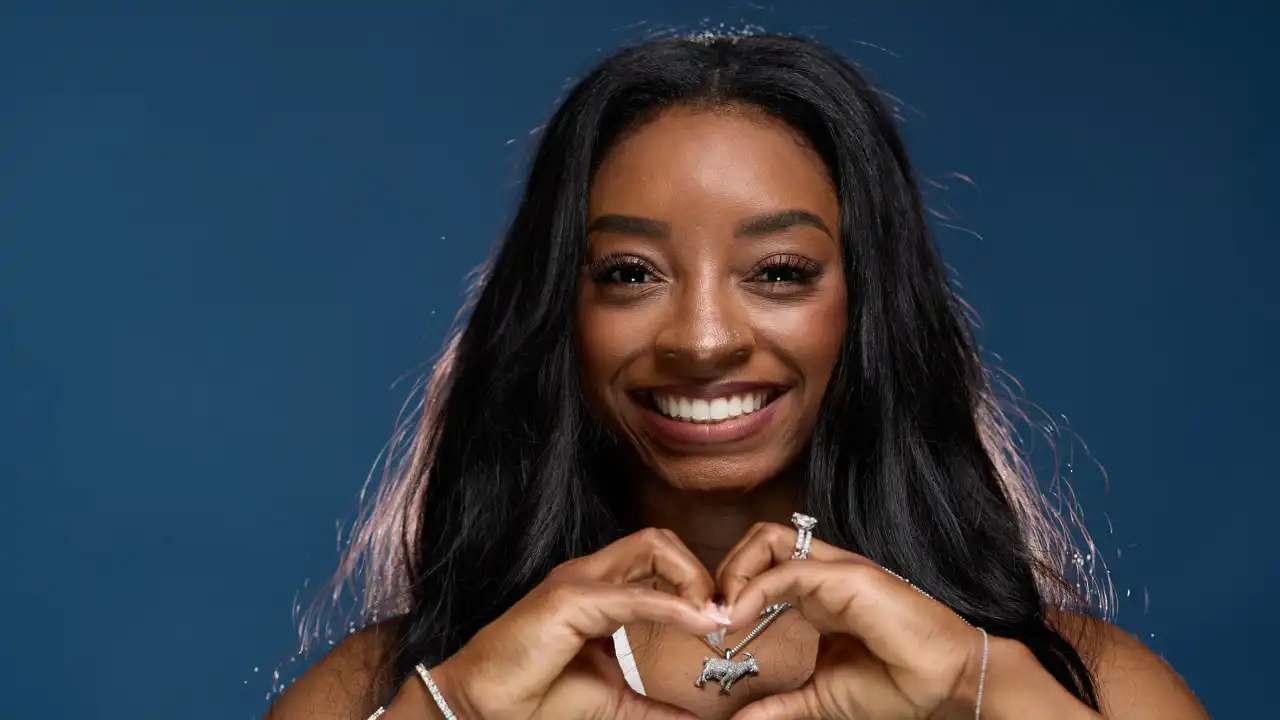 Simone Biles faz uma nova tatuagem sentimental em homenagem ao marido