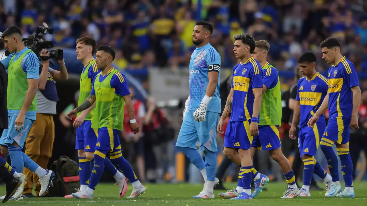 Guardião do Boca perde a cabeça, enfrenta adepto e... arrepende-se