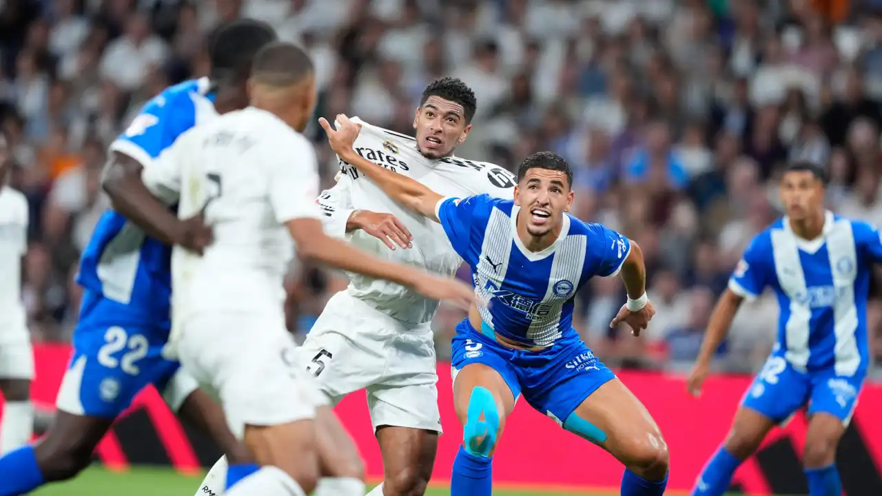 Insólito. Jogador do Alavés pediu camisola a Mbappé e acabou substituído