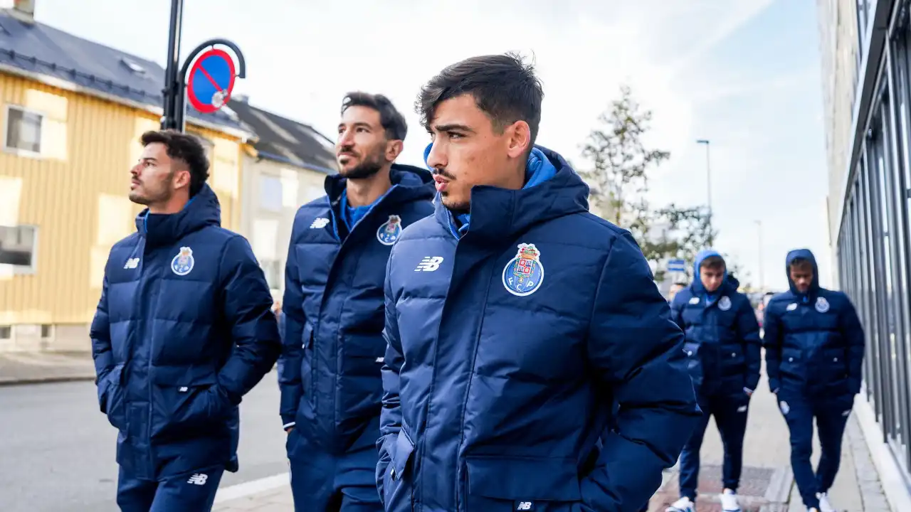 FC Porto de sobreaviso: "Jogar num relvado sintético é sempre diferente"