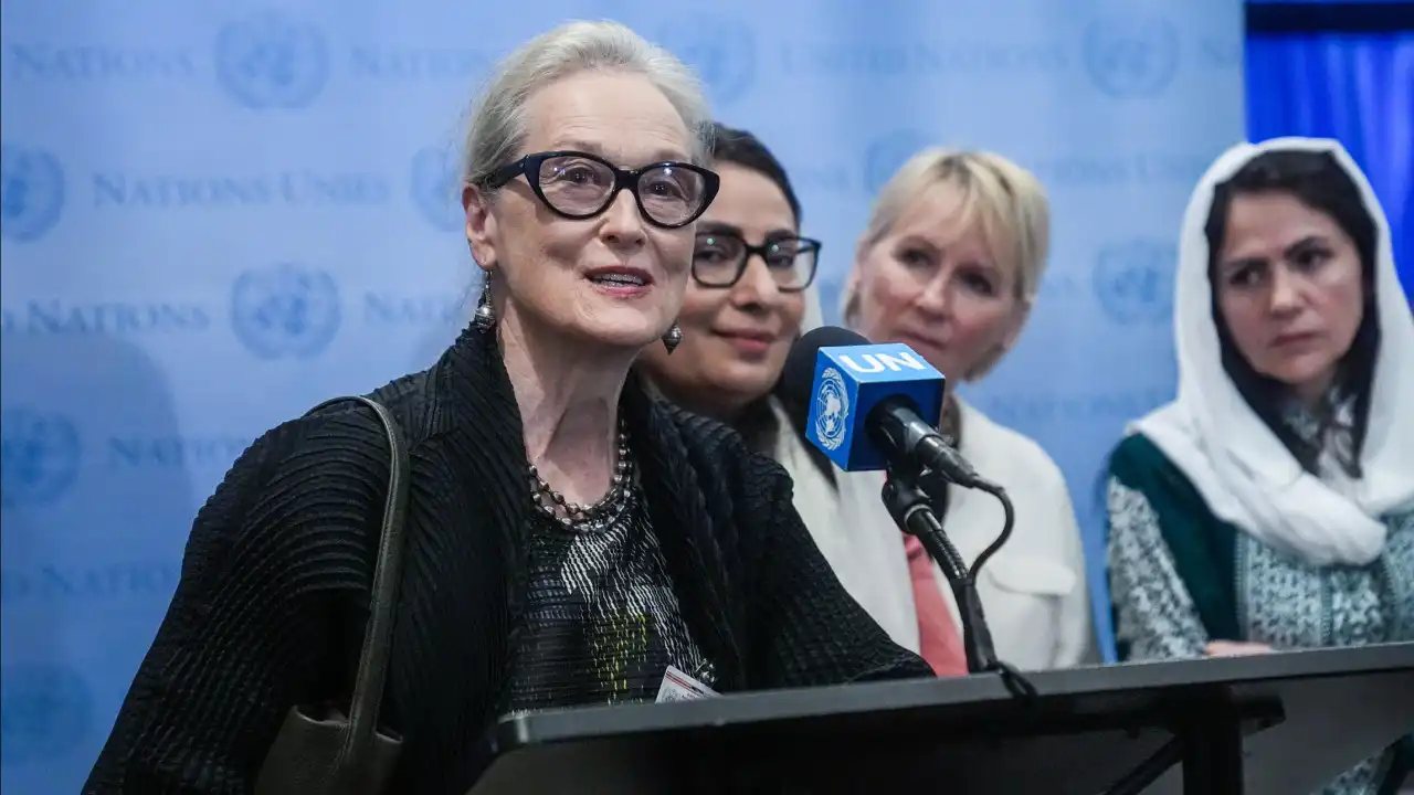 "Um pássaro pode cantar em Cabul, mas uma rapariga não", diz Meryl Streep