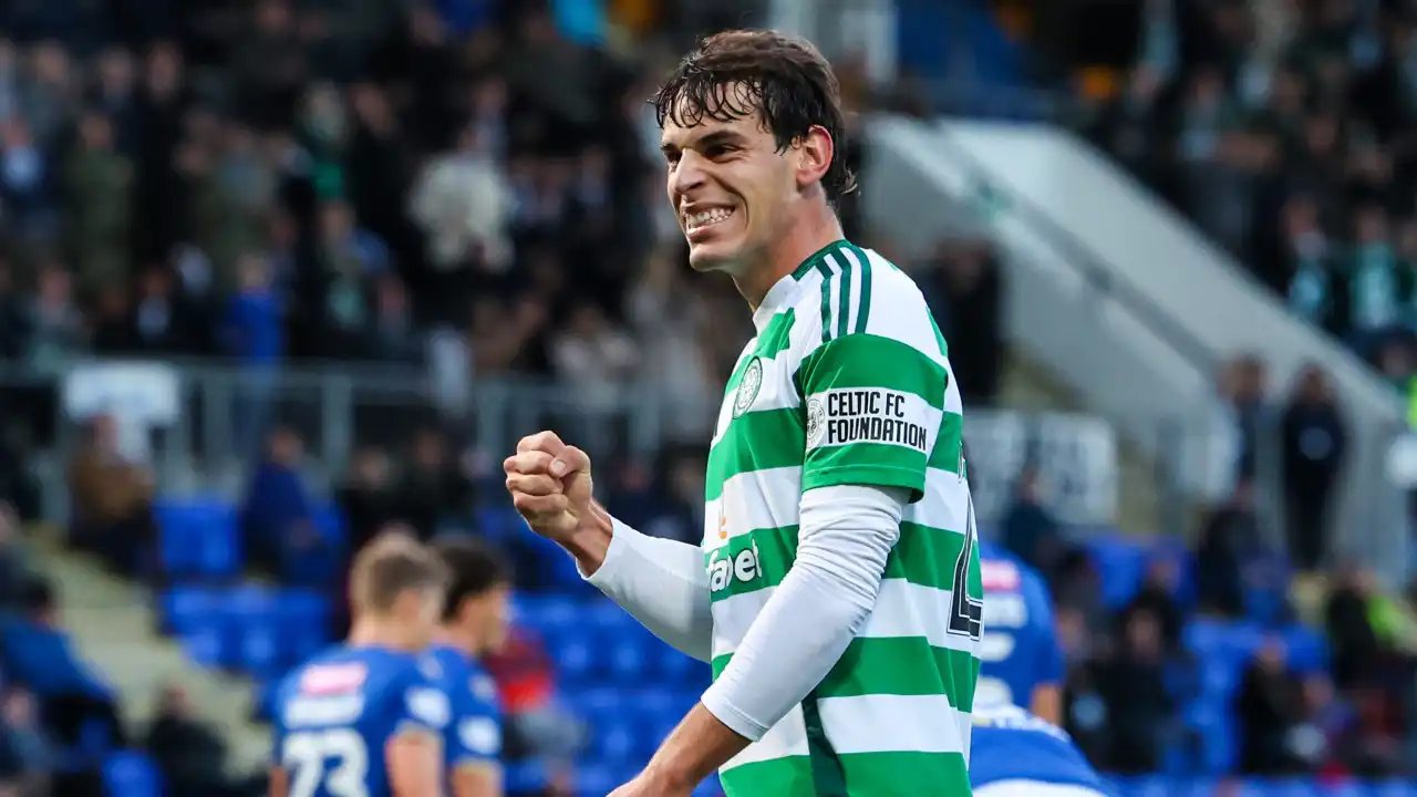 Paulo Bernardo conduz 'rolo compressor' do Celtic rumo a nova goleada