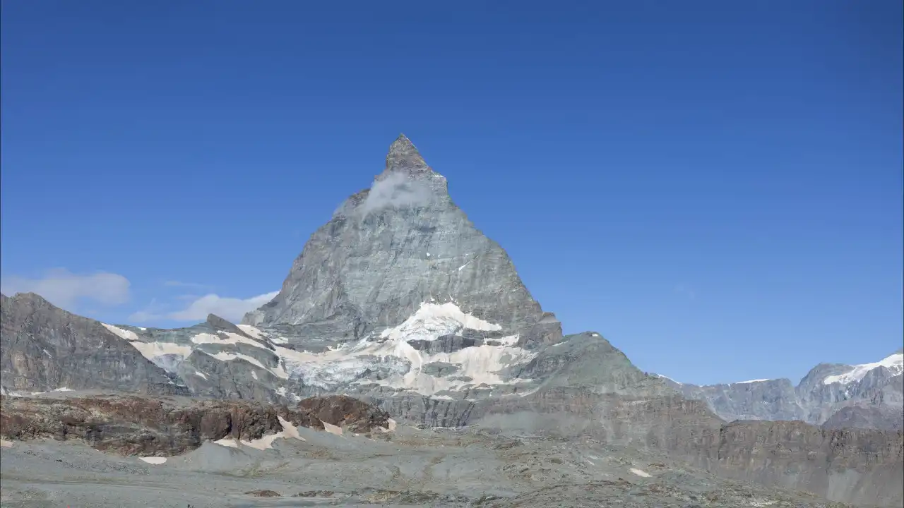 Degelo de glaciares obrigam Suíça e Itália a redefinir fronteira