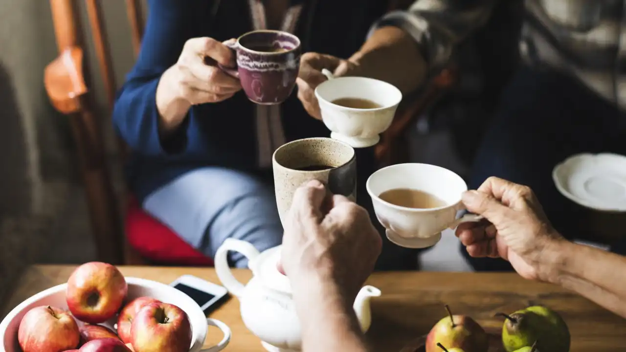 Siga esta receita para fazer uma infusão de pera, laranja e especiarias