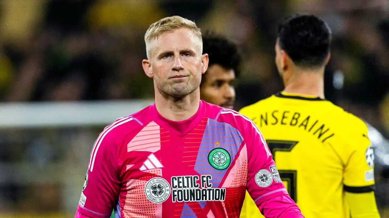 Kasper Schmeichel sofre 7 golos com o pai a ver: "Podia ter sido mais"