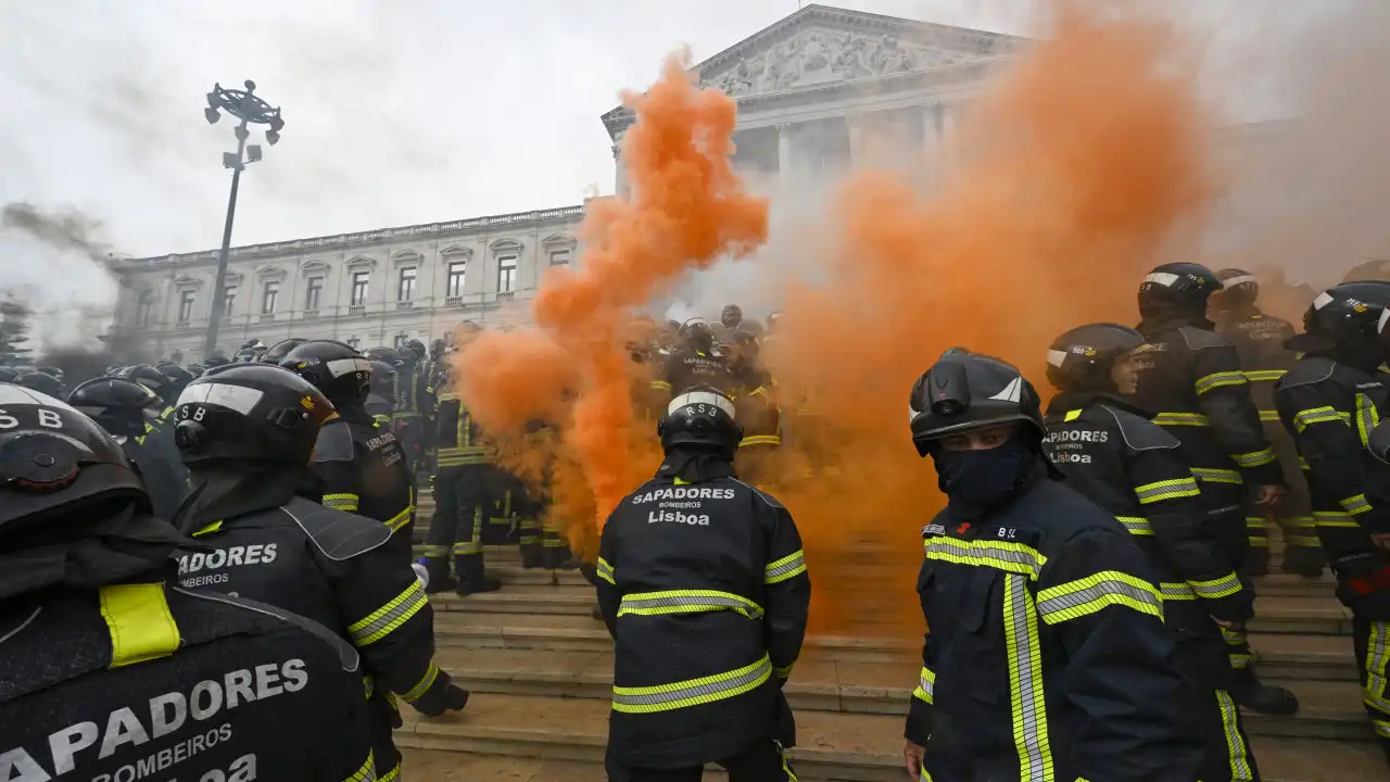 PSP recusa falha no planeamento da concentração de bombeiros na AR