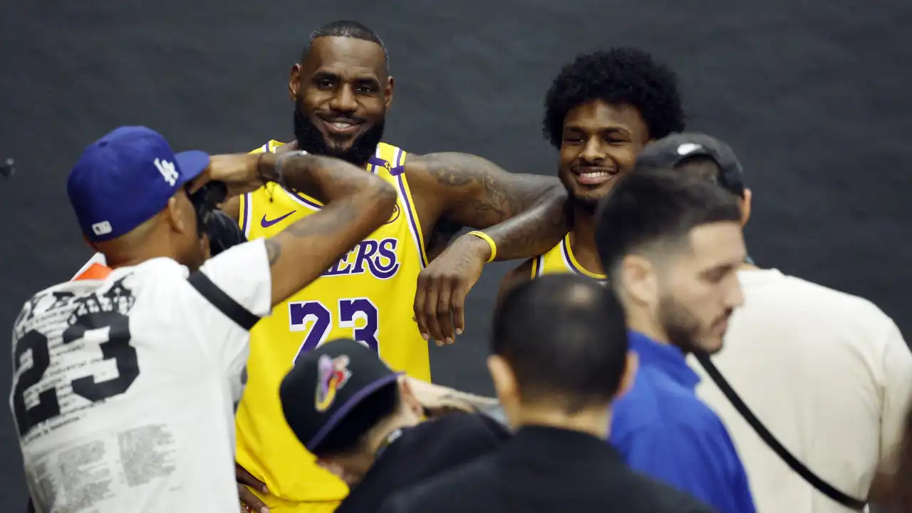 LeBron James recusa falar do filho: "É um homem feito. Perguntem-lhe"