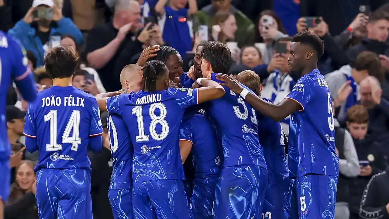 Chelsea 'dá baile' na receção ao Gent com recurso a recital português