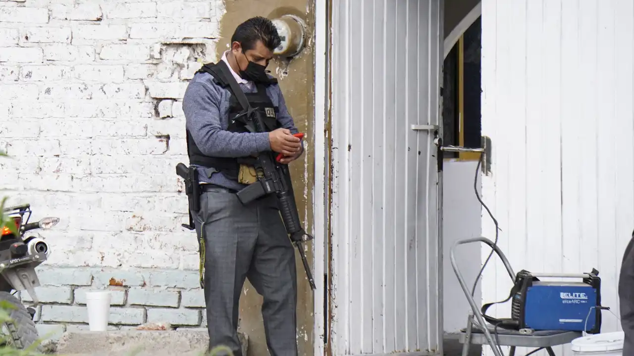 Doze corpos com sinais de tortura e mensagens encontrados em Guanajuato