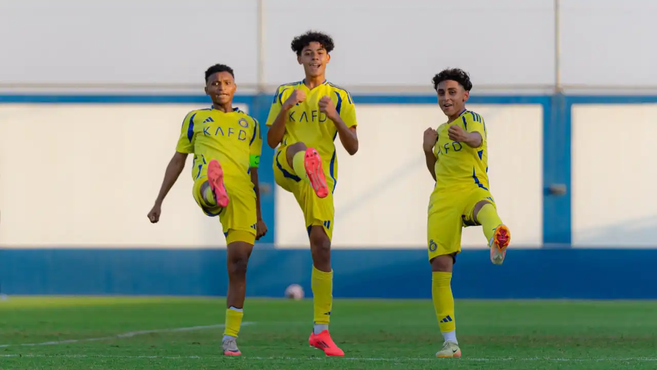 Quem sai aos seus... Filho de Cristiano Ronaldo marca ao Al Hilal sub-15