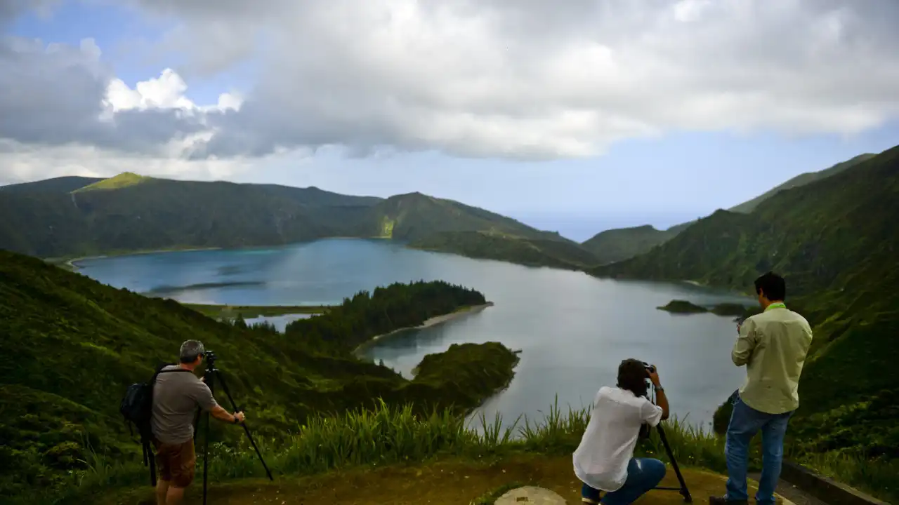 Lagoa do Fogo visitada entre junho e setembro por 52 mil pessoas via 'shuttle'