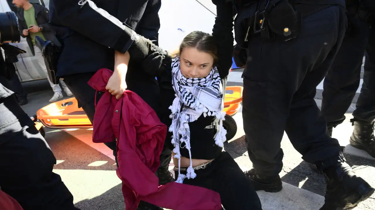 Greta Thunberg detida durante protesto em Bruxelas. Eis as imagens