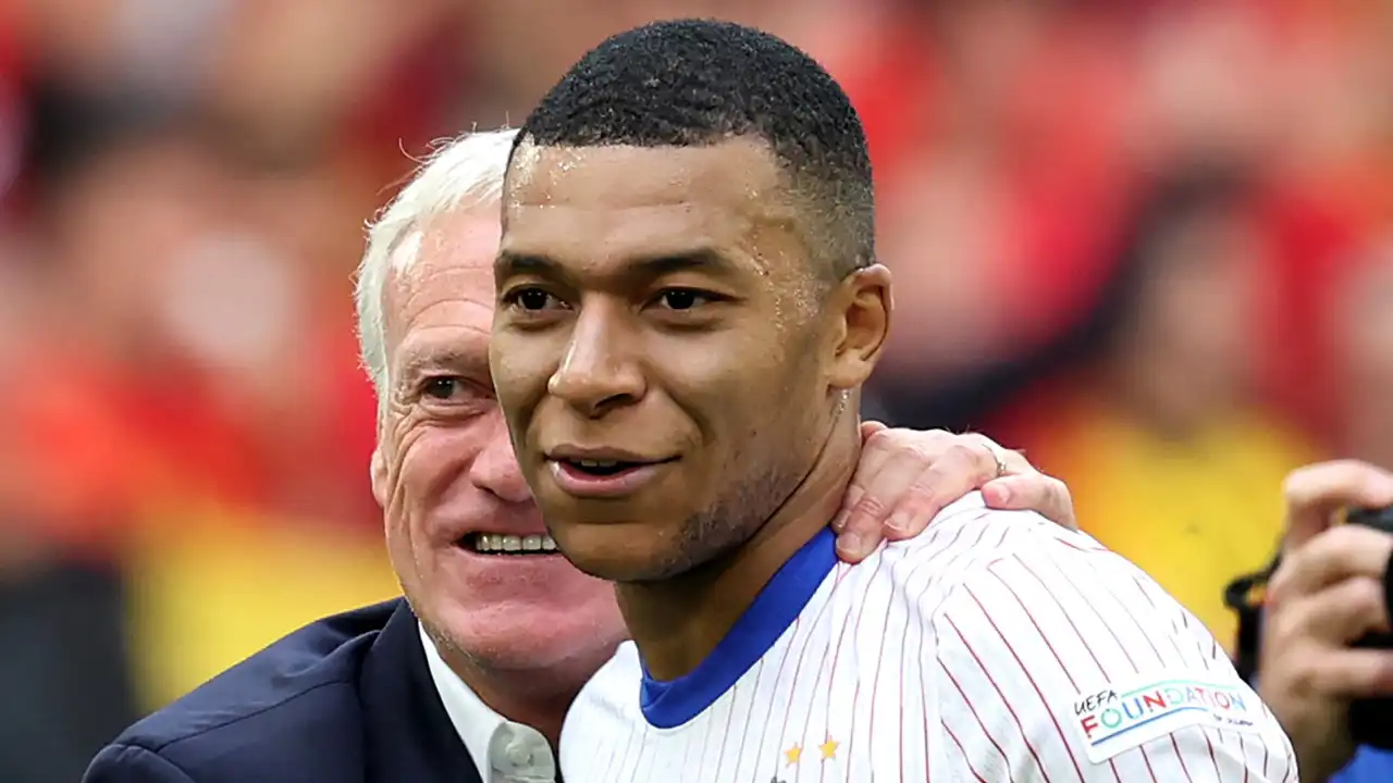 Deschamps reage a polémica com Mbappé: "O empregador é o Real Madrid"