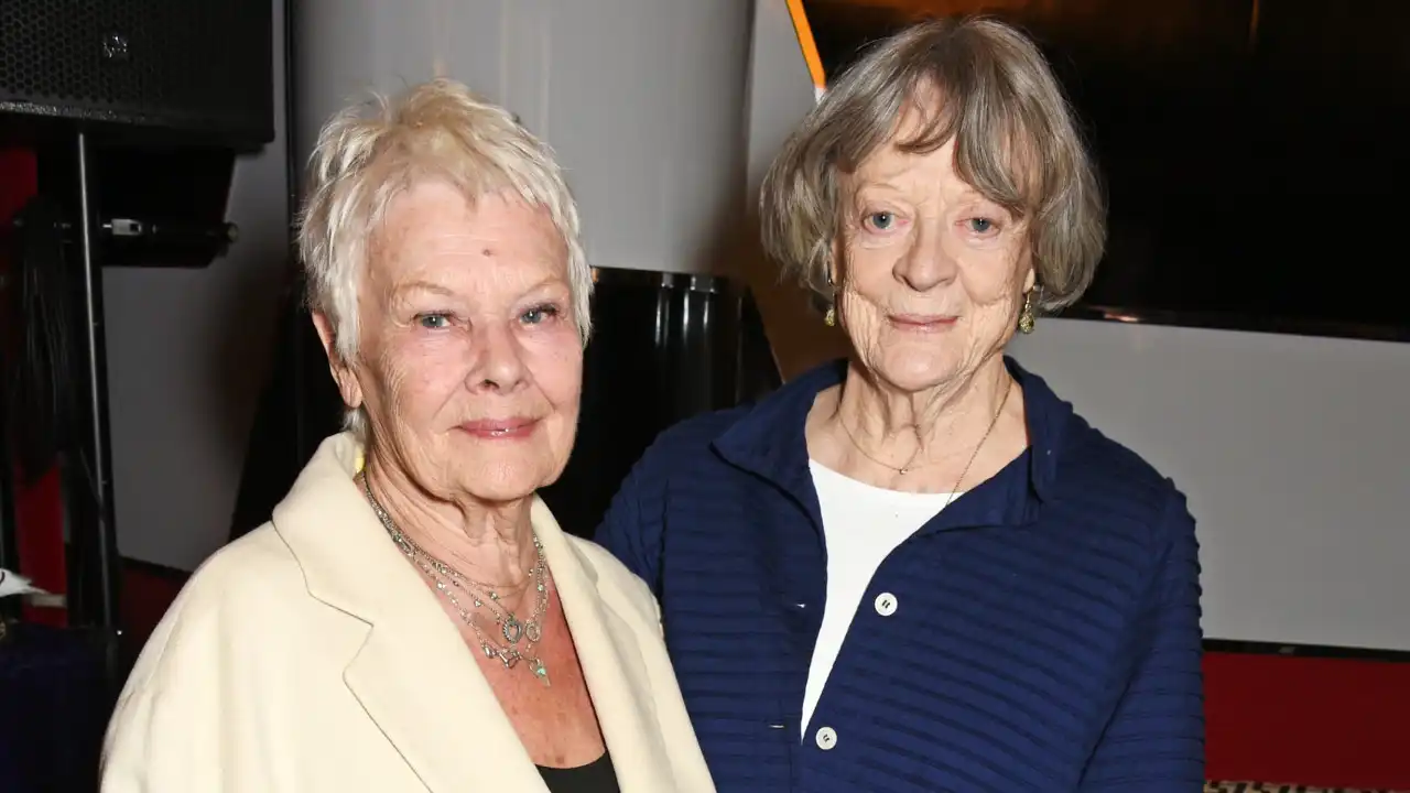 Judi Dench em lágrimas ao falar de luto pela amiga Maggie Smith