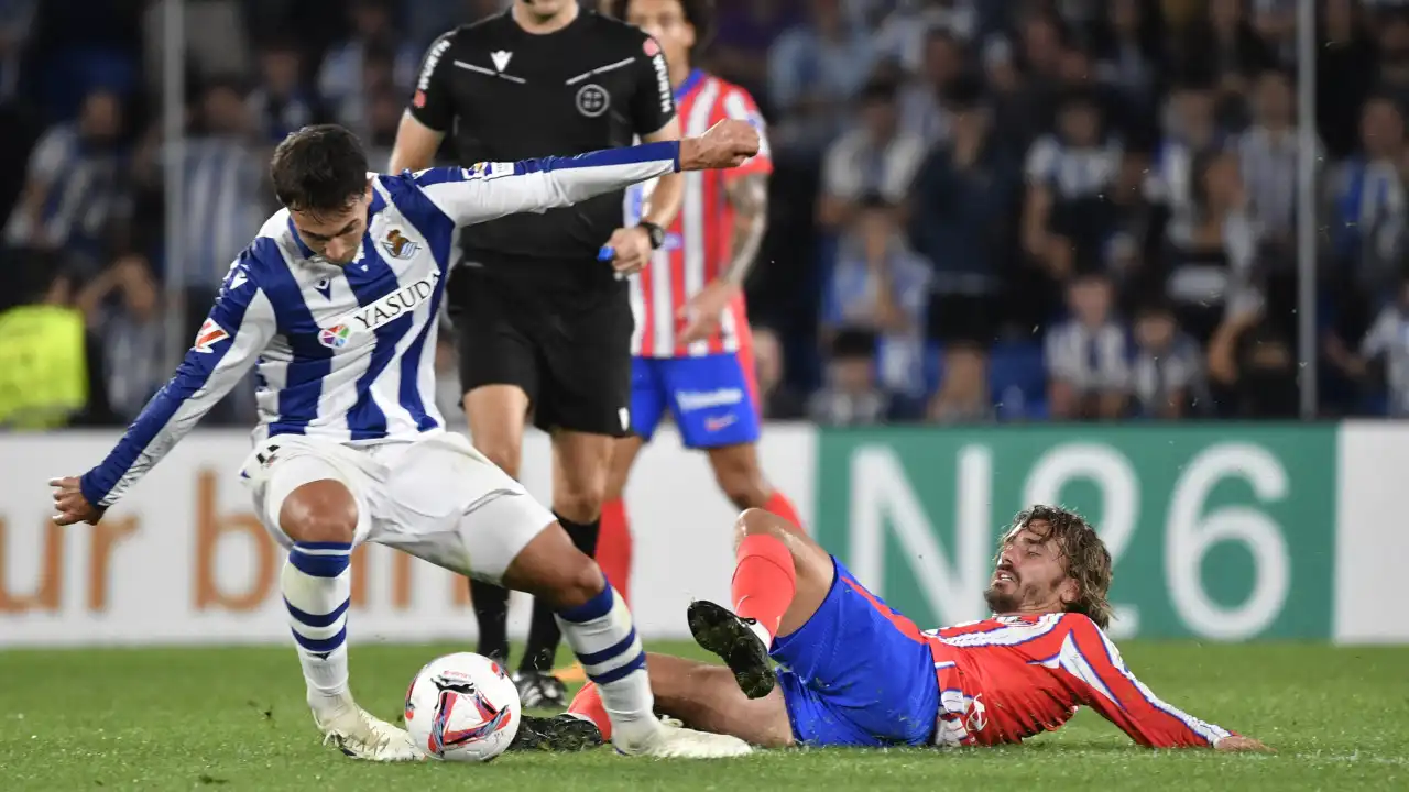 Atlético marca a abrir, sofre a fechar e não reage à humilhação na Luz