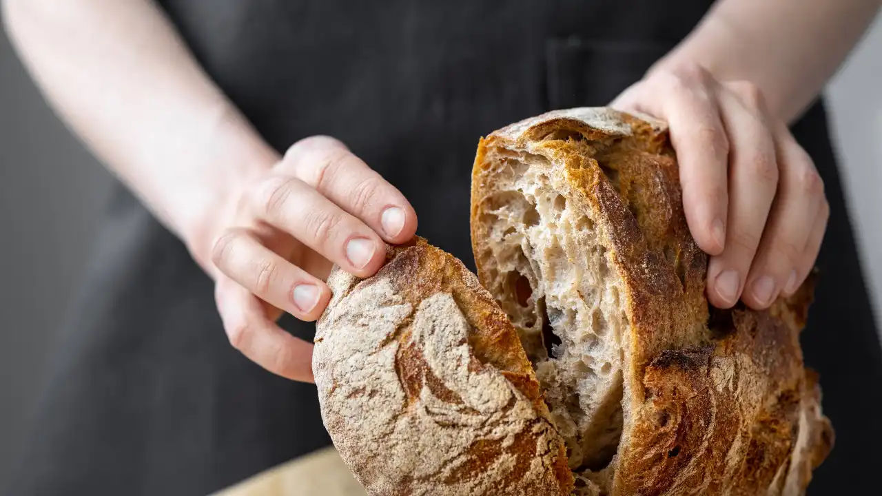 Há uma forma simples (e rápida) de aproveitar o pão do dia anterior