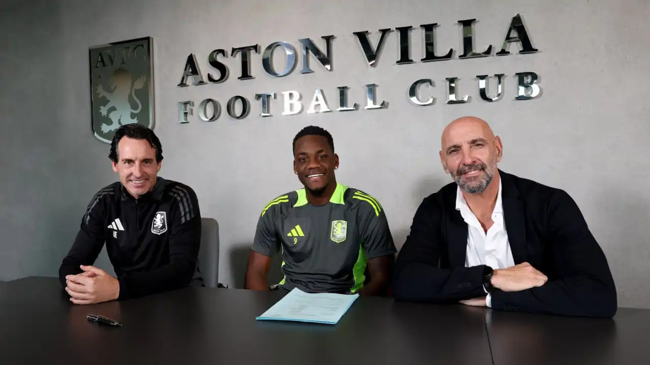 Oficial: Colombiano Jhon Durán renova contrato com o Aston Villa