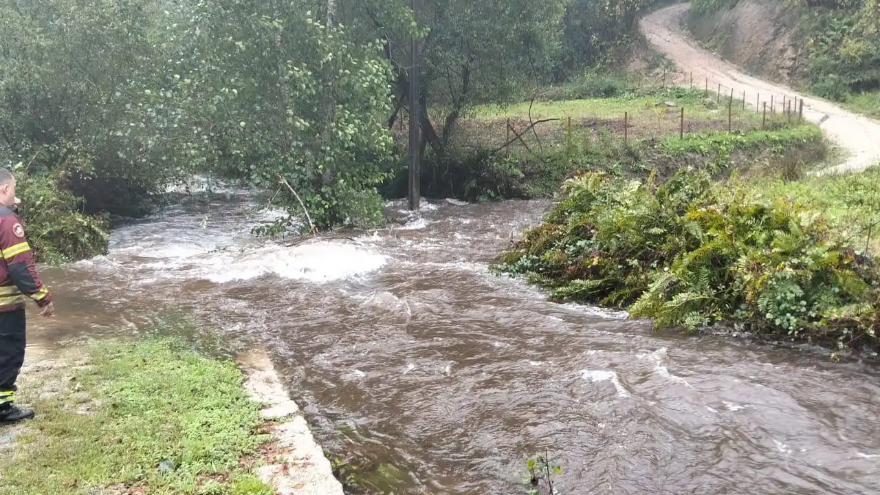 Rio Vez galga margens e inundou largo da Valeta em Arcos de Valdevez