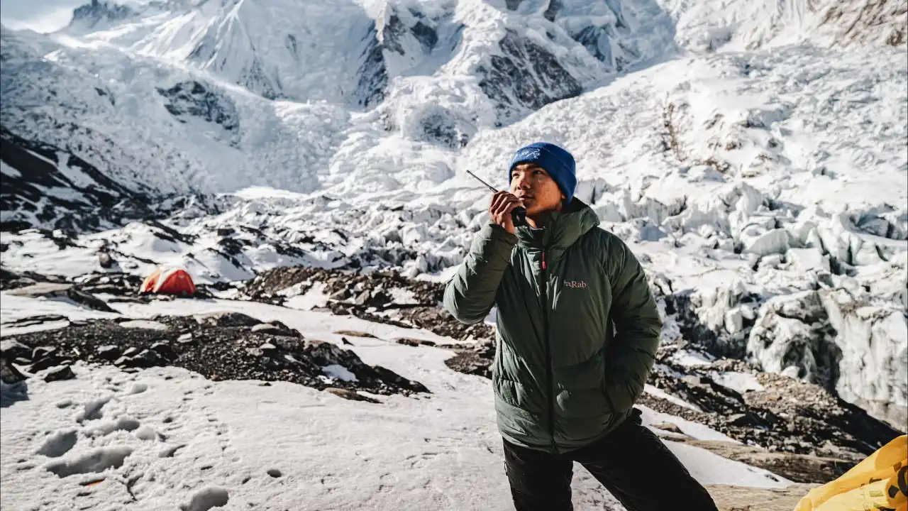 Jovem nepalês quebra recorde ao escalar as montanhas mais altas do mundo