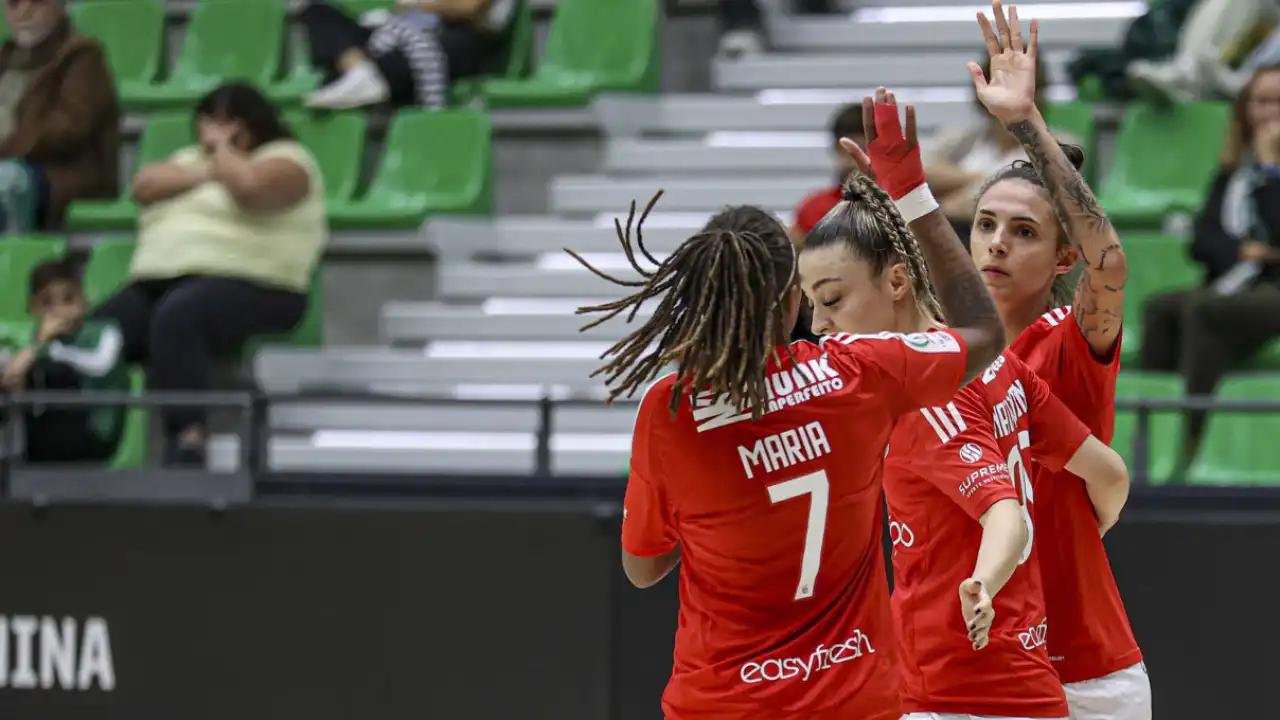 Benfica 'esmaga' Sporting em dérbi do futsal feminino