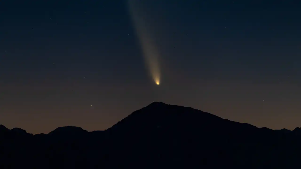 "Cometa do século" nos céus dos EUA. Veja algumas das primeiras fotos