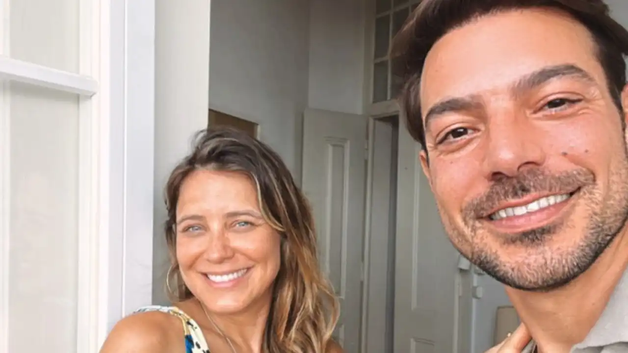 Grávida, Joana Solnado diverte-se em almoço de amigos