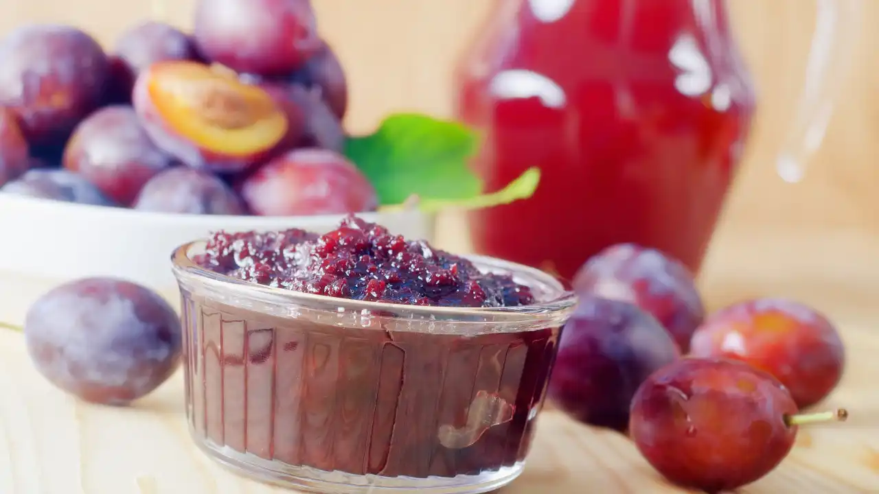 Receita fabulosa de mousse de ameixas com limão e canela