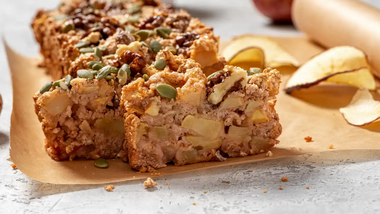 Aqui tem a receita de um bolo de maçã sem glúten