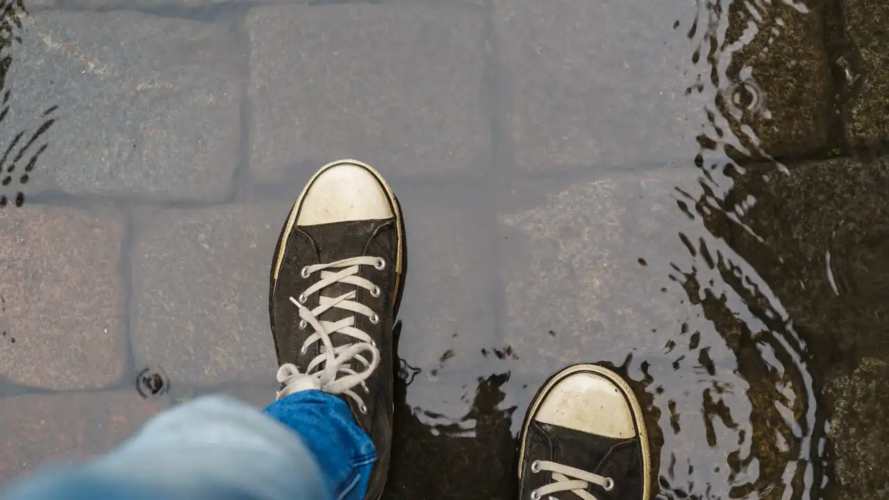 Sapatos encharcados? Agora davam jeito os pacotes de gel de sílica