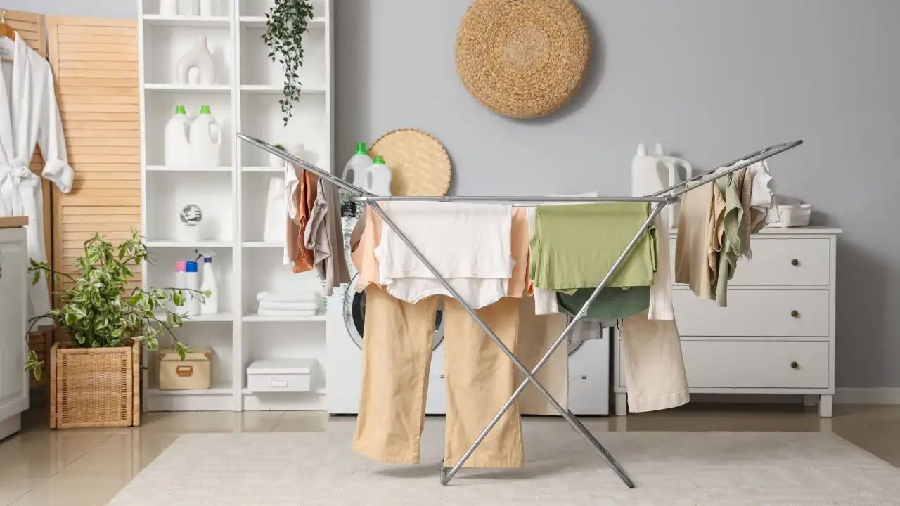 Três truques para secar a roupa dentro de casa quando chove lá fora