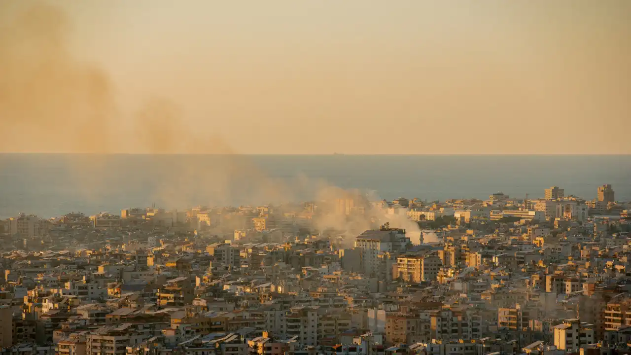 Ataques israelitas atingem subúrbios de Beirute após apelo a evacuação