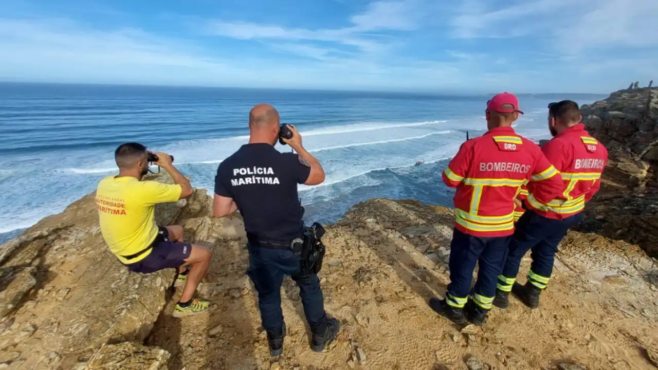 Pescador que caiu ao mar em Aljezur não foi encontrado. Buscas suspensas