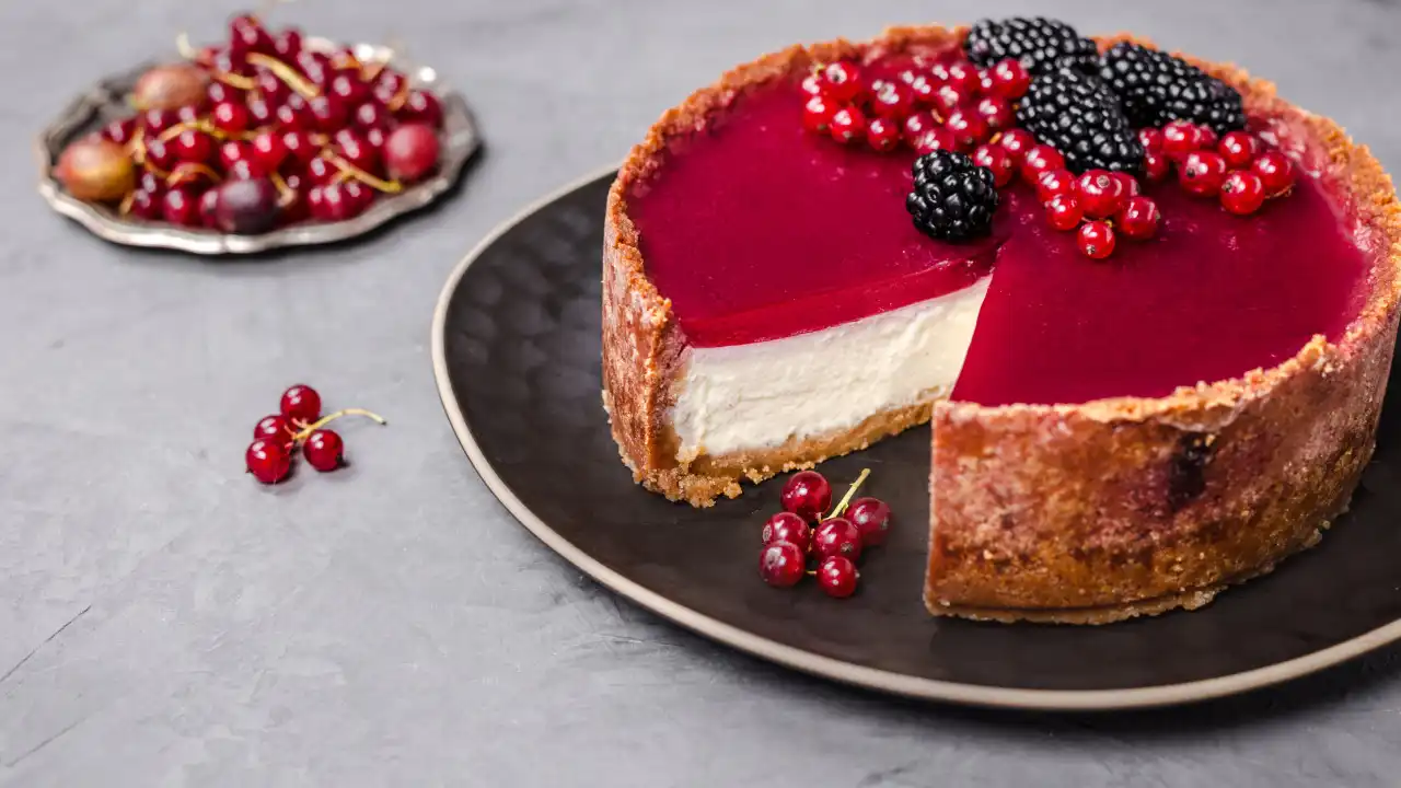 Vai ficar a babar por este cheesecake saudável de frutos vermelhos