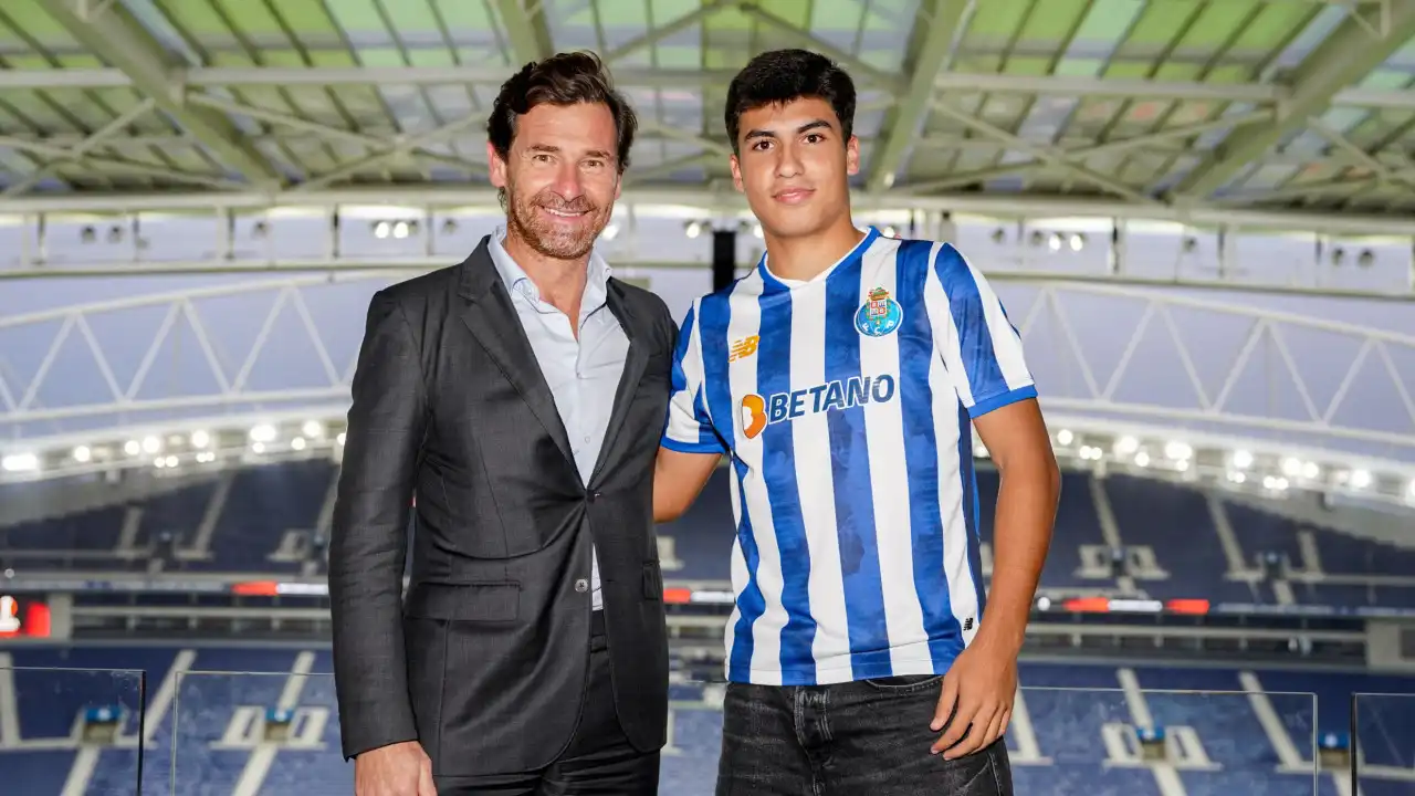 Oficial: FC Porto renova contrato com Martim Cunha, que fez pré-época