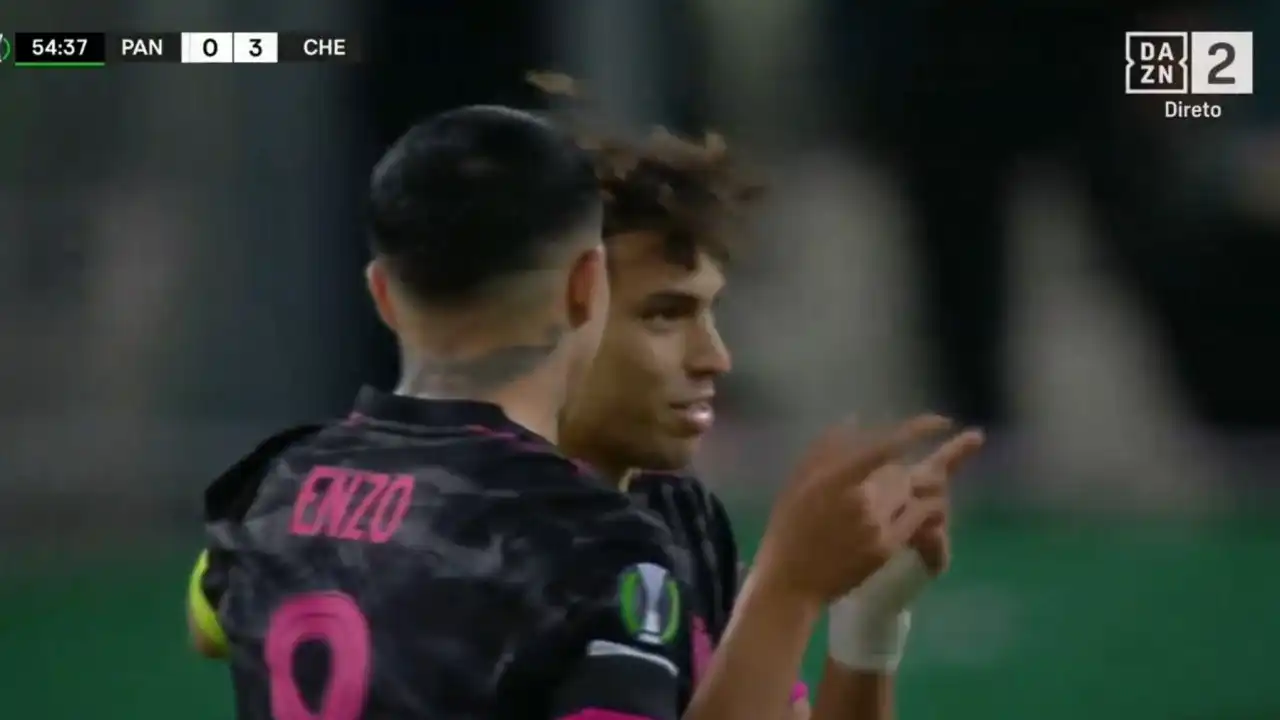 João Félix não se contentou só com um golo e bisou neste lance