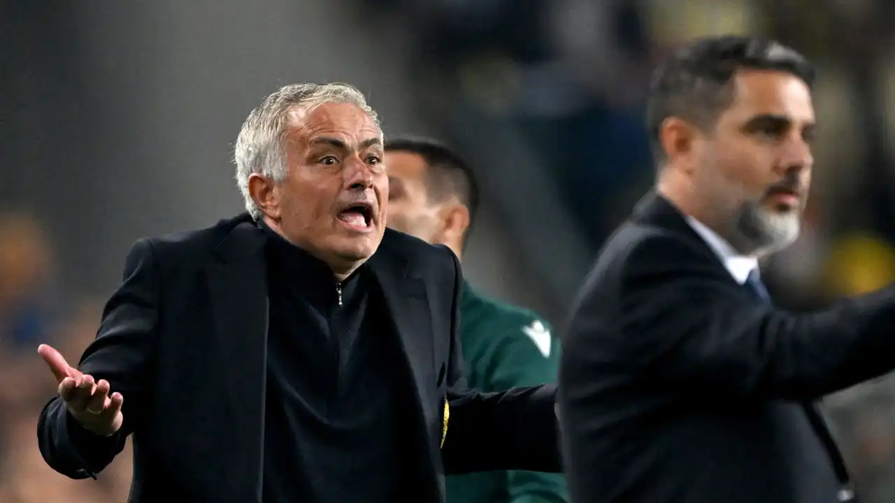 José Mourinho foi expulso e 'gozou' com árbitro: "Dei-lhe os parabéns"