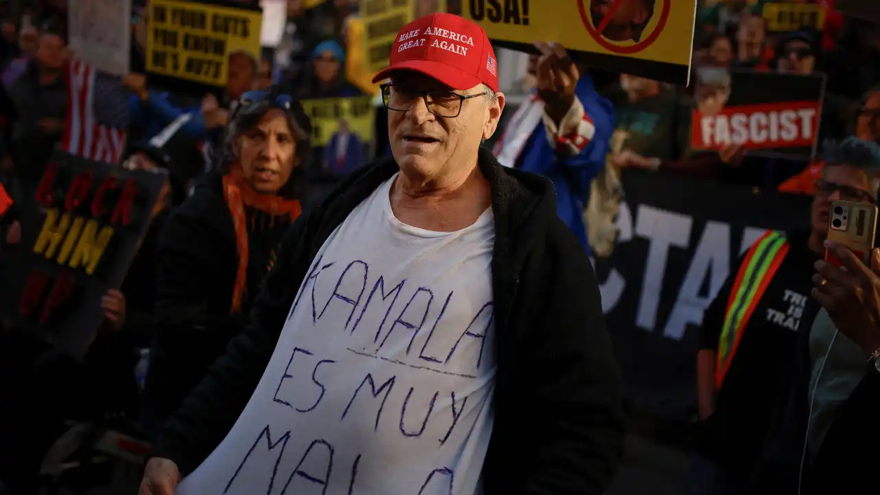 Apoiantes de Trump enchem ruas de Nova Iorque contra "Kamala comunista"