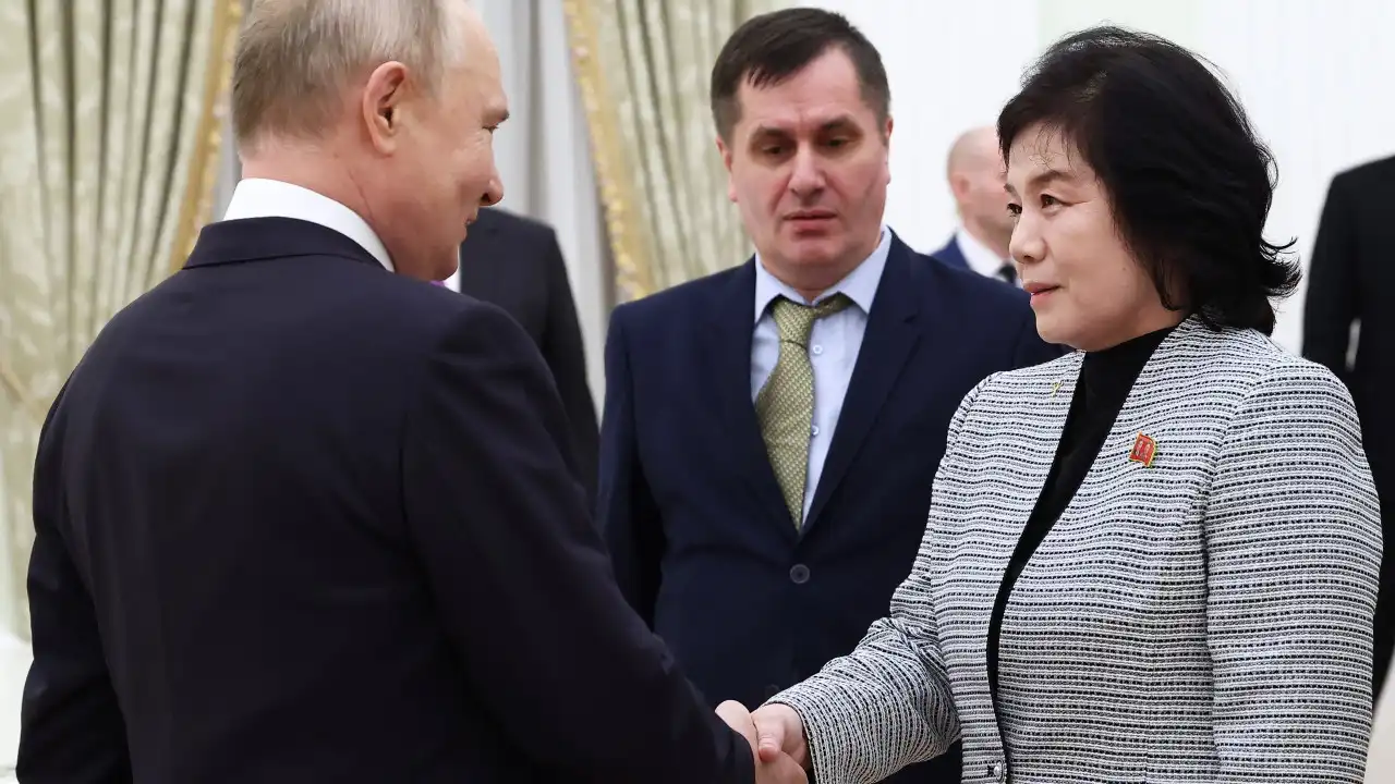 Chefe da diplomacia da Coreia do Norte iniciou visita Rússia