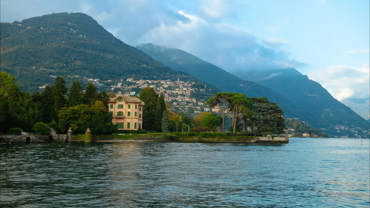 Itália. Latas com "ar 100% autêntico" do Lago de Como vendidas por 9,90€