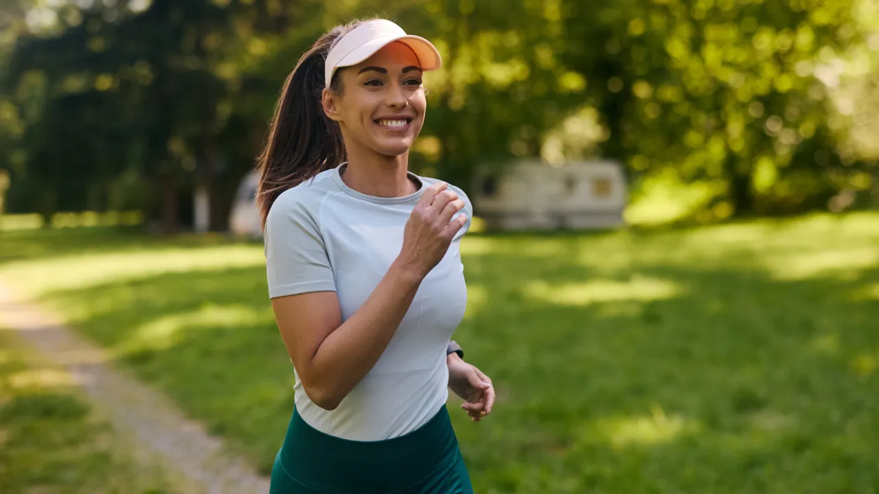 Está na hora de calçar os ténis e começar a correr! Eis 8 benefícios