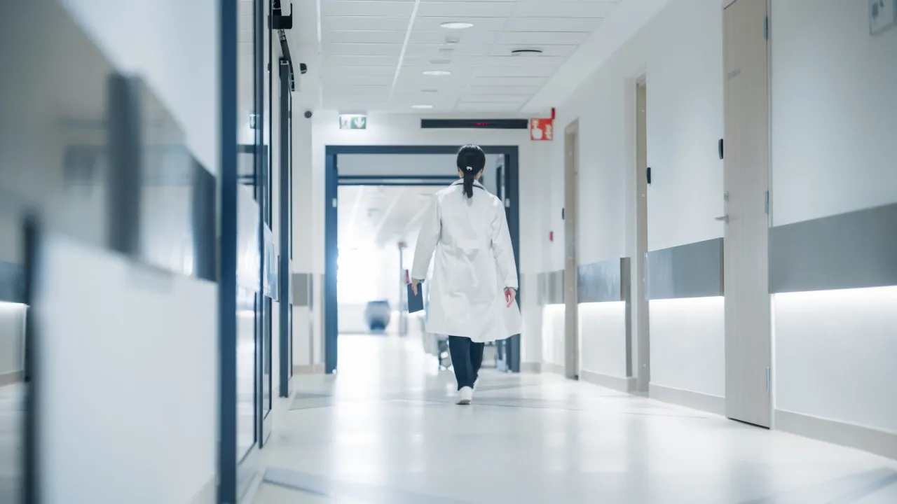 Médicos tarefeiros reúnem-se com o Governo à espera da portaria