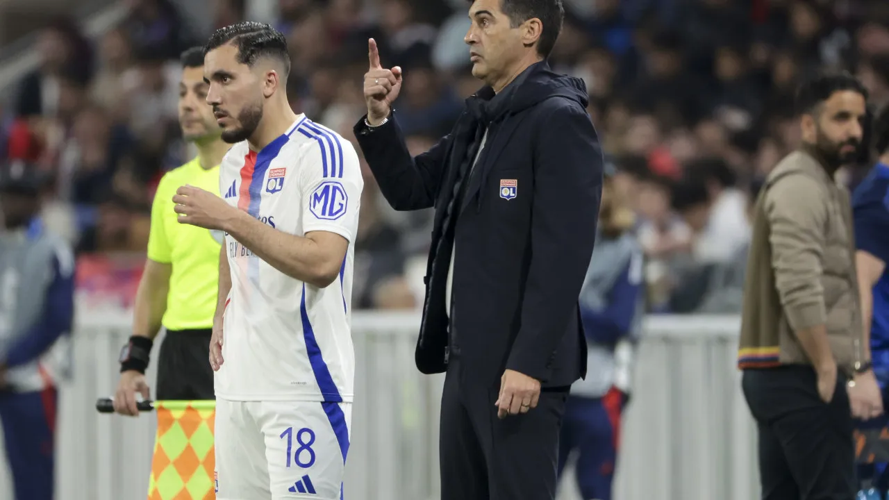 Arne slot viaja para frança e 'assedia' jogador de paulo fonseca