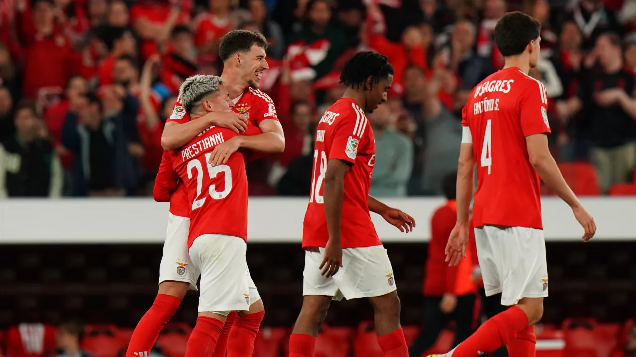 Desvendadas três novas camisolas do benfica (duas prometem dar que falar)