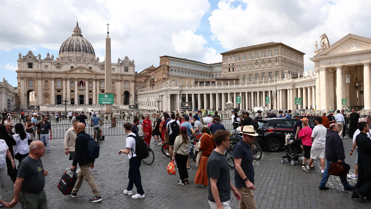 Mulher hospitalizada após disparos de arma de ar próximos do Vaticano