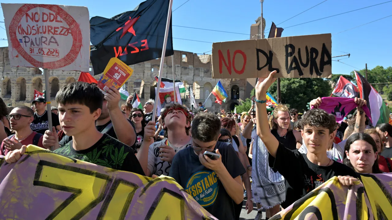 Milhares manifestam-se contra lei de segurança de meloni em roma