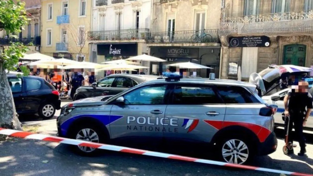 Vários feridos após idoso de 93 anos embater em esplanada em frança