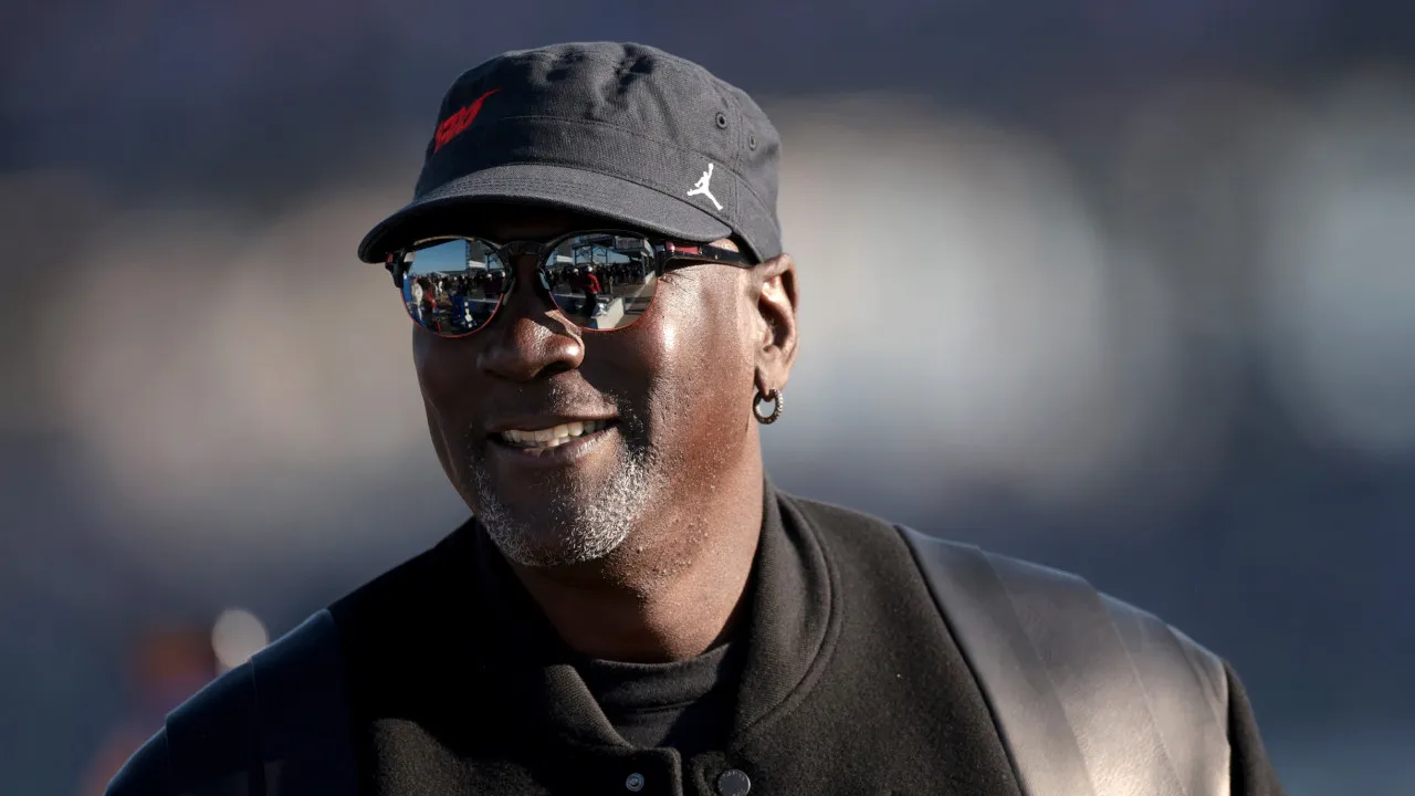 Lenda do basquetebol michael jordan de férias em portugal